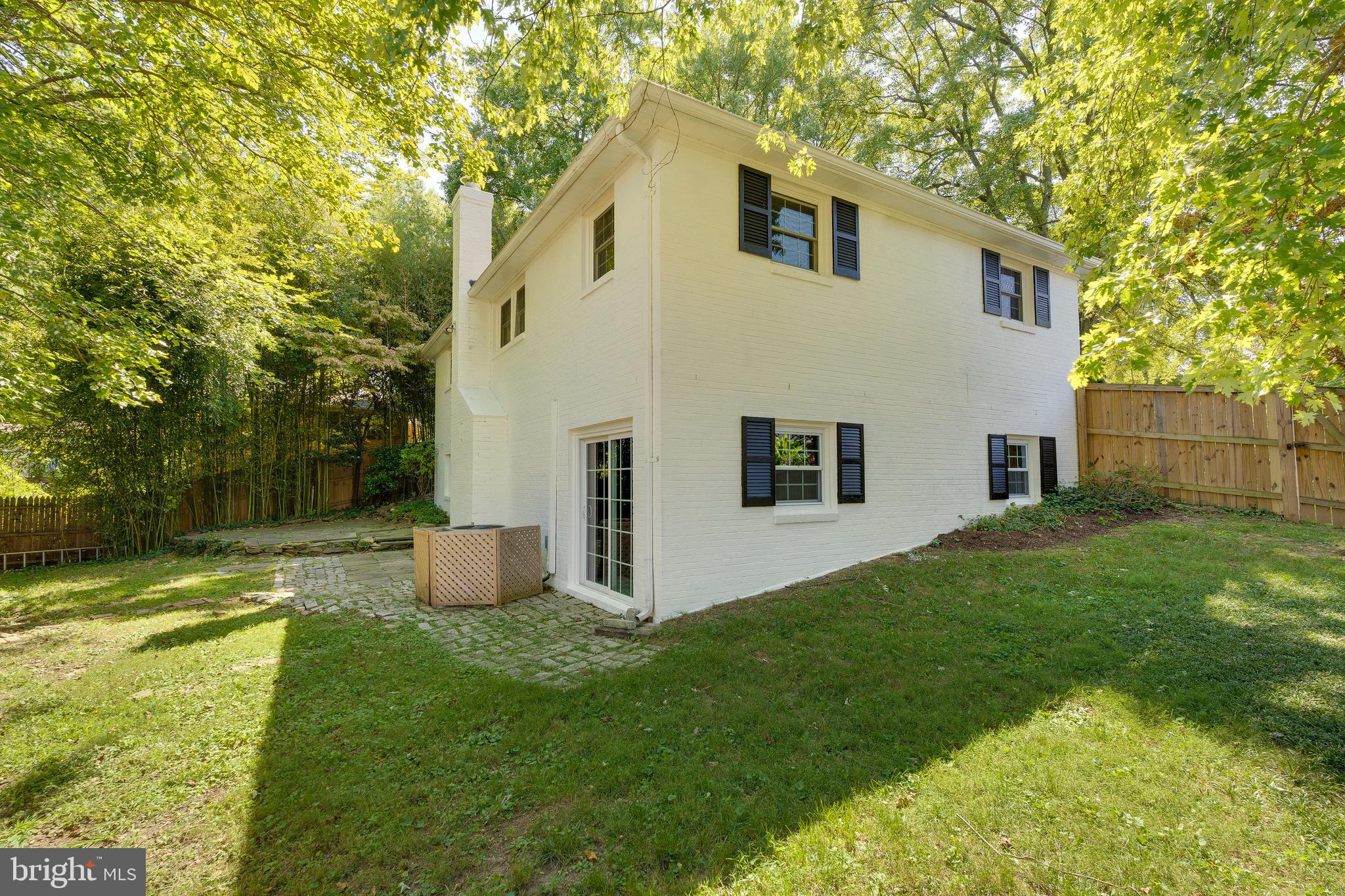 3833 Denfeld Ave