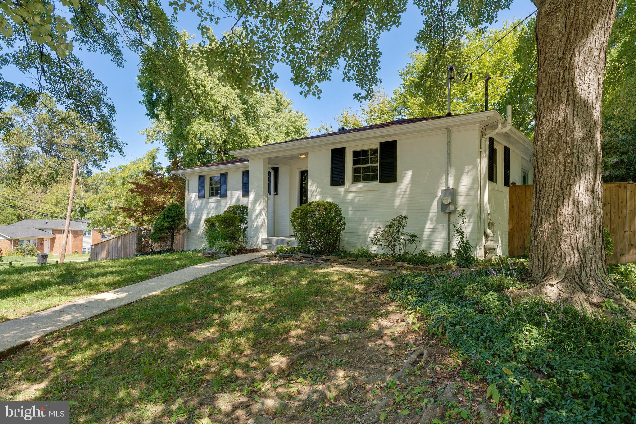3833 Denfeld Ave