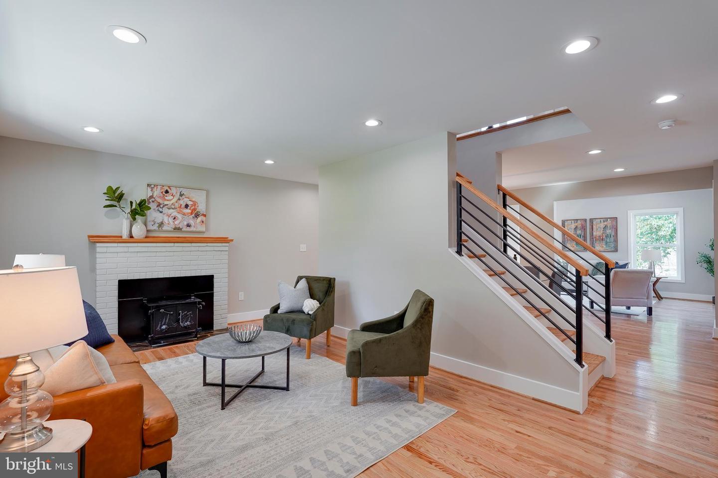 4118 Knowles Ave