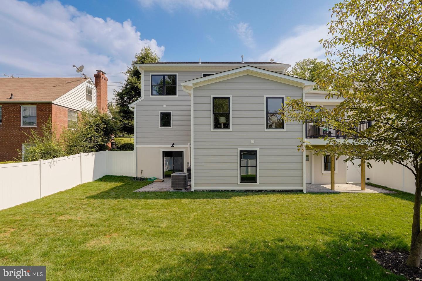 4118 Knowles Ave