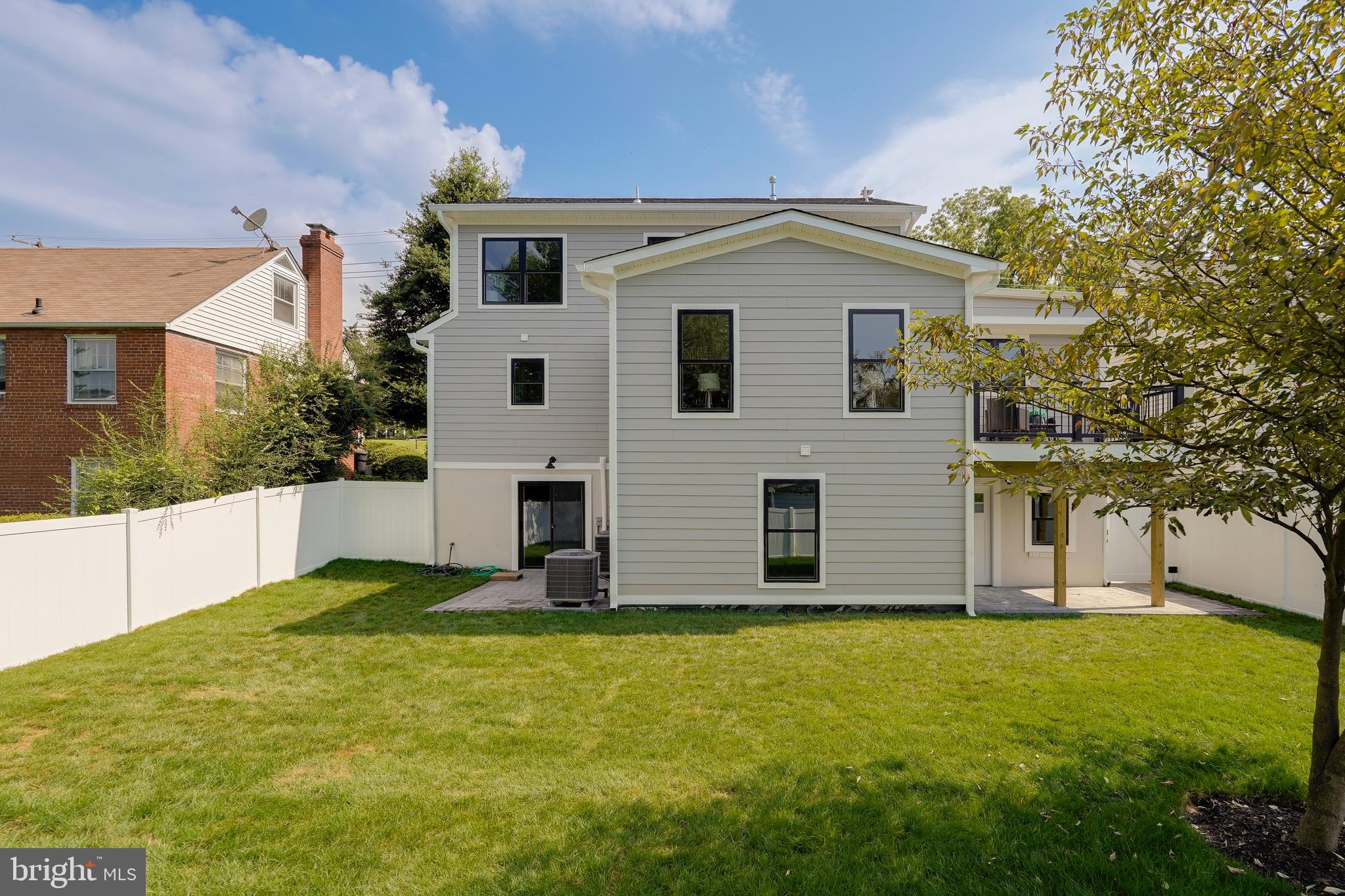 4118 Knowles Ave