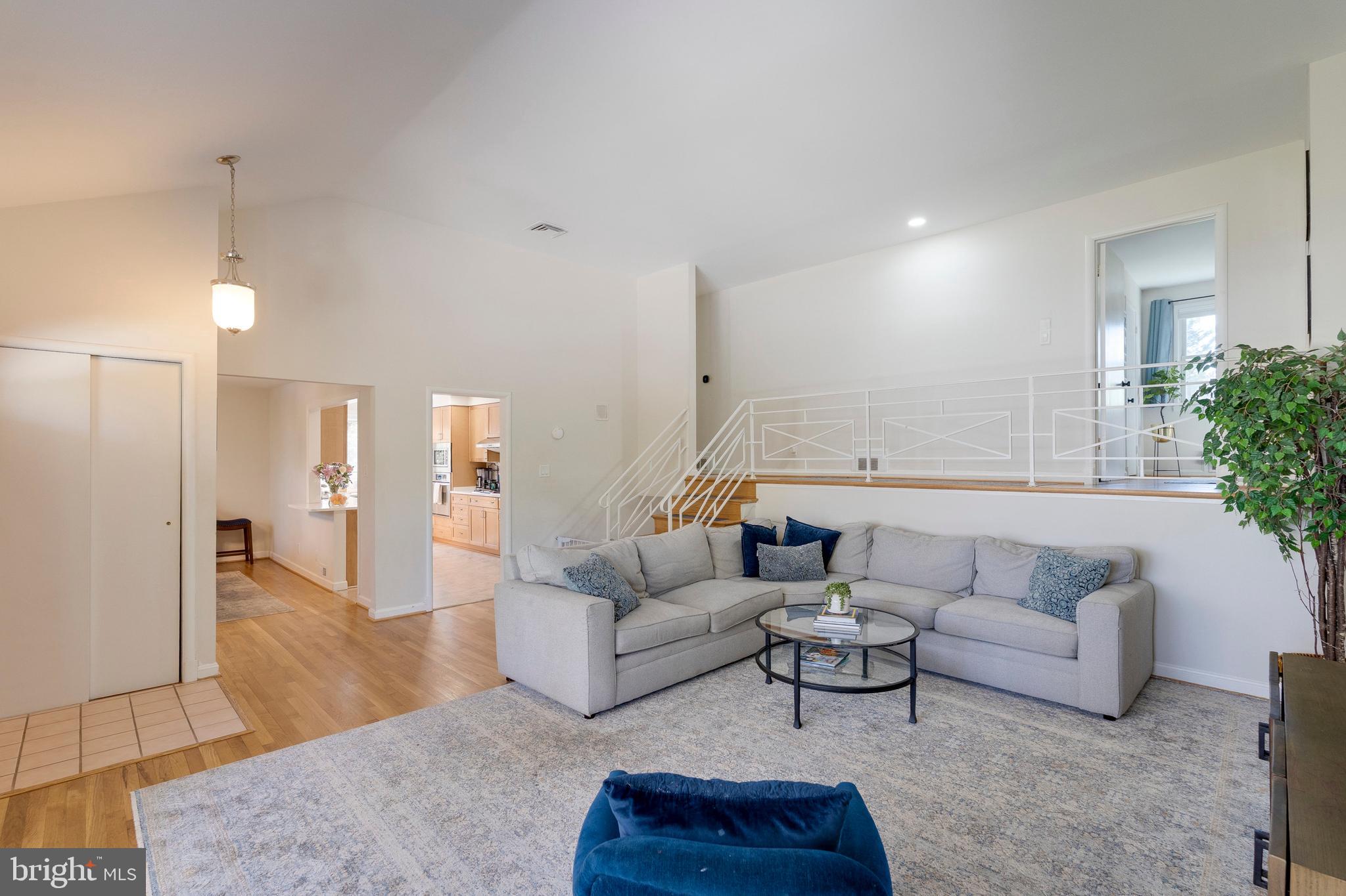 9416 Holland Ct