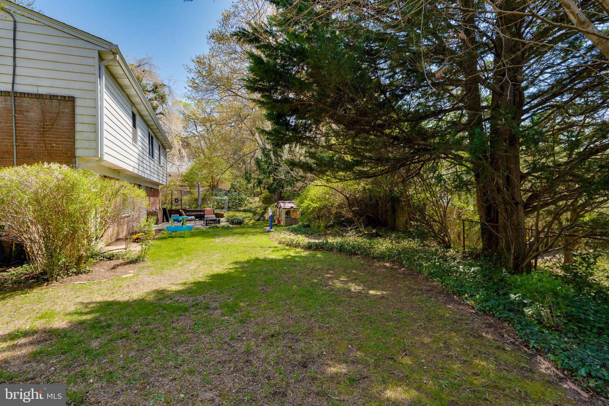 9416 Holland Ct
