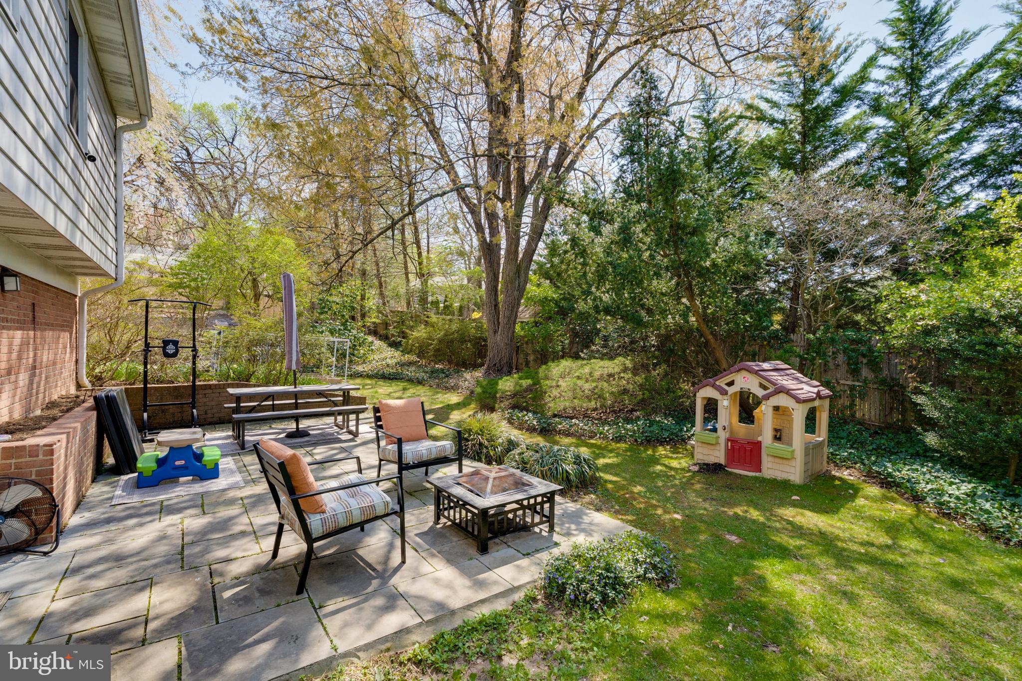 9416 Holland Ct