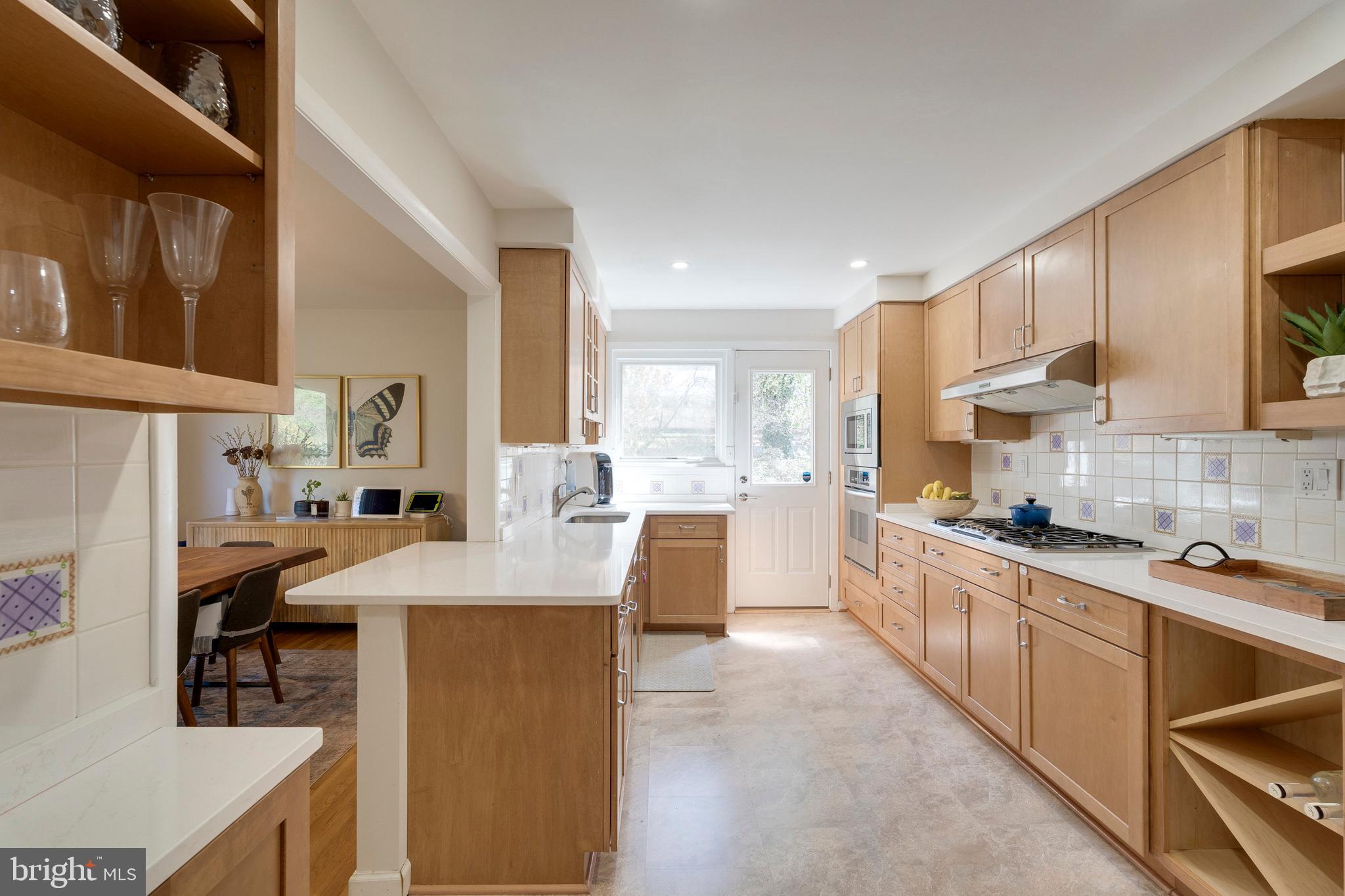 9416 Holland Ct