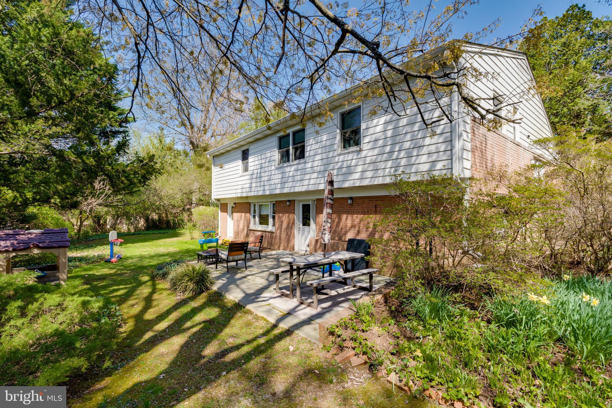 9416 Holland Ct