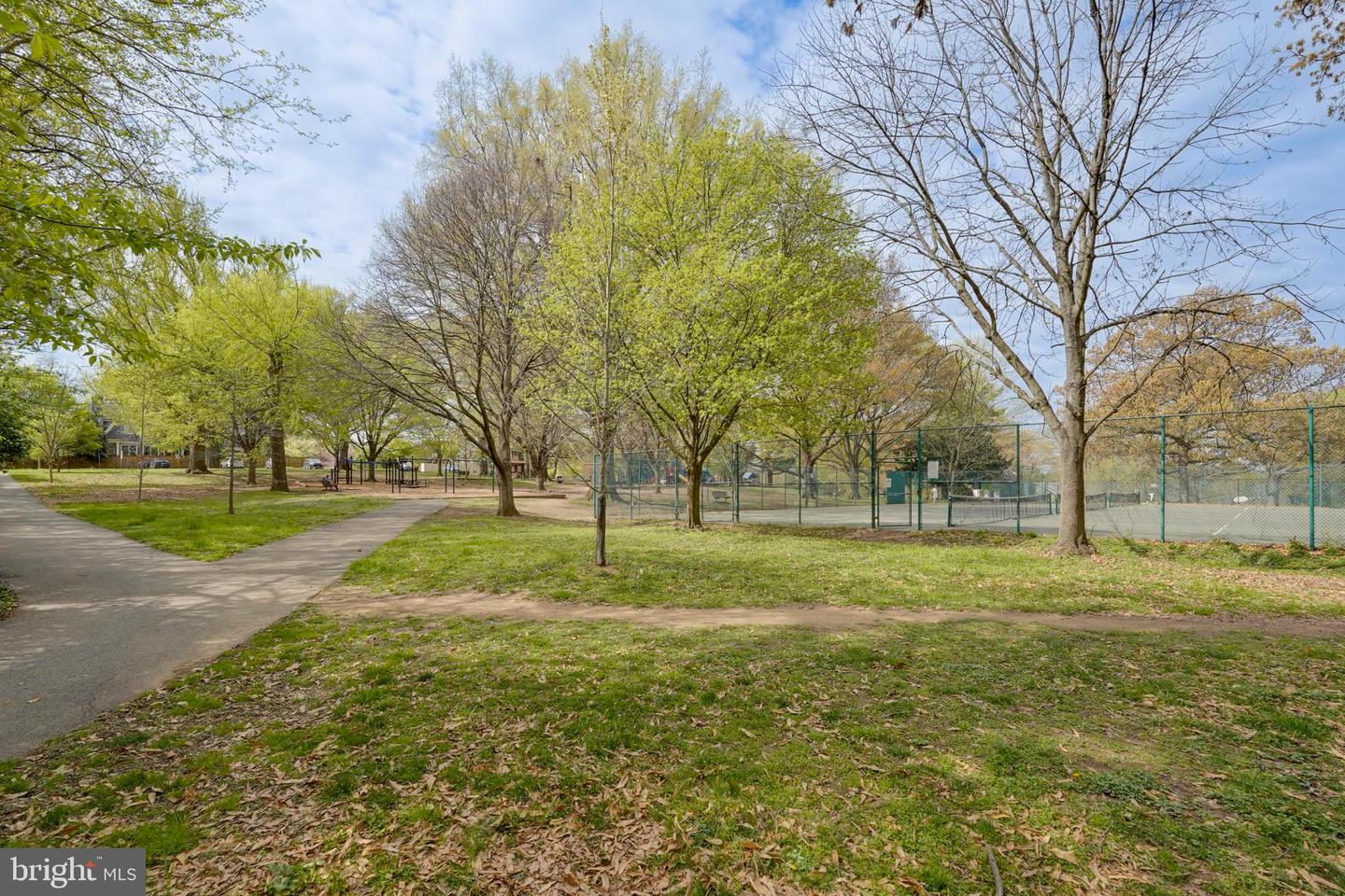 4720 Chevy Chase Dr #204