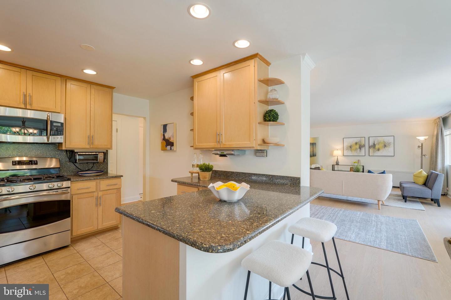 4720 Chevy Chase Dr #204