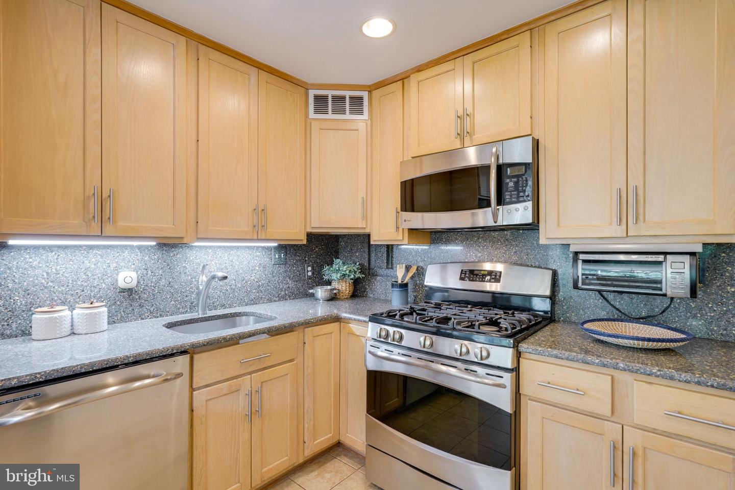4720 Chevy Chase Dr #204