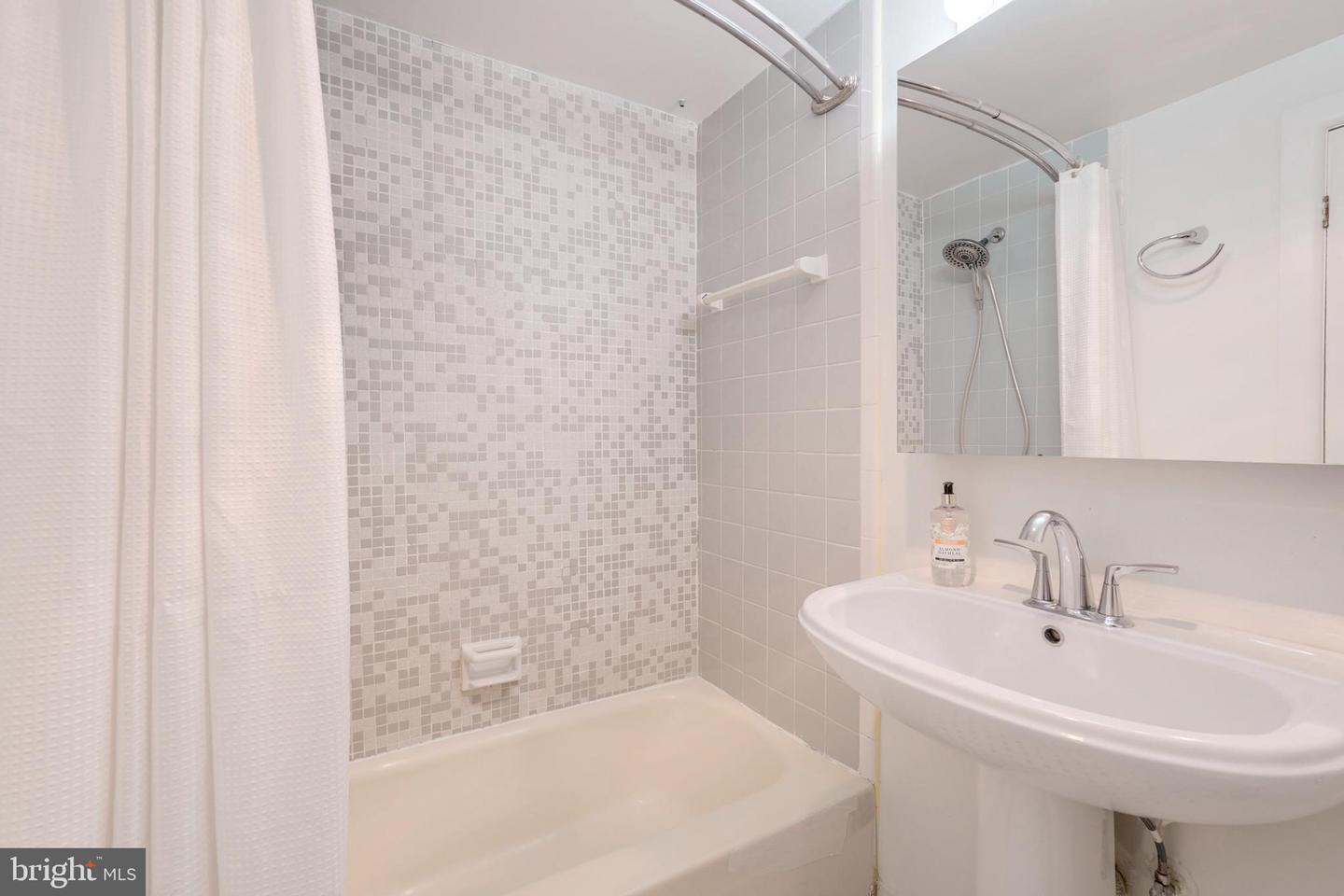 4720 Chevy Chase Dr #204