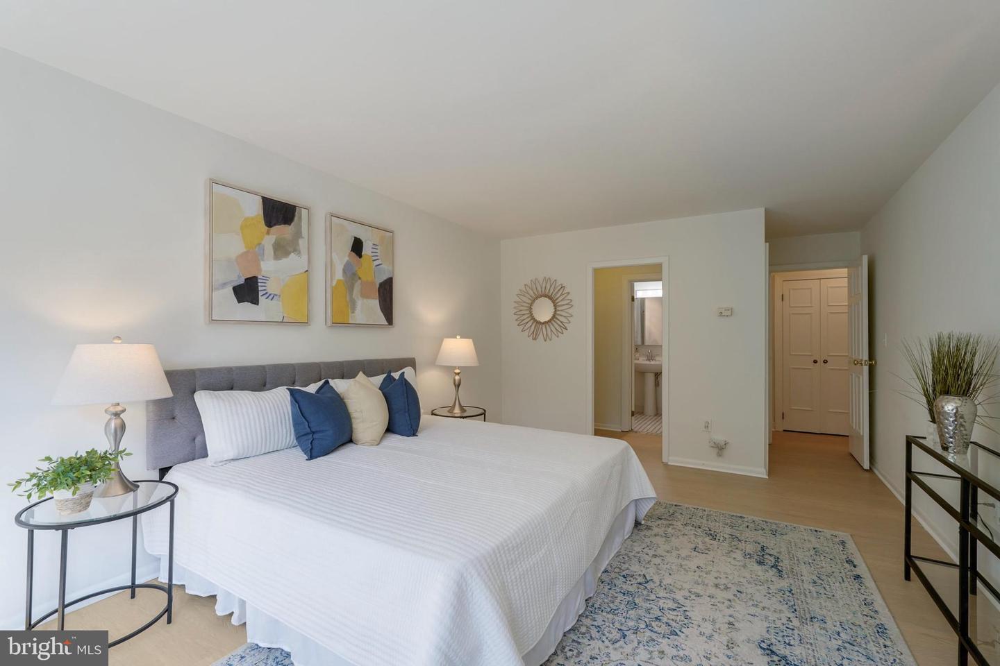 4720 Chevy Chase Dr #204