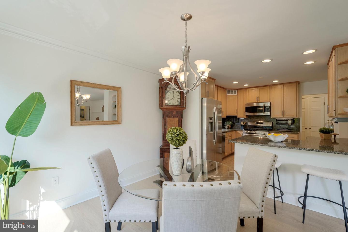 4720 Chevy Chase Dr #204