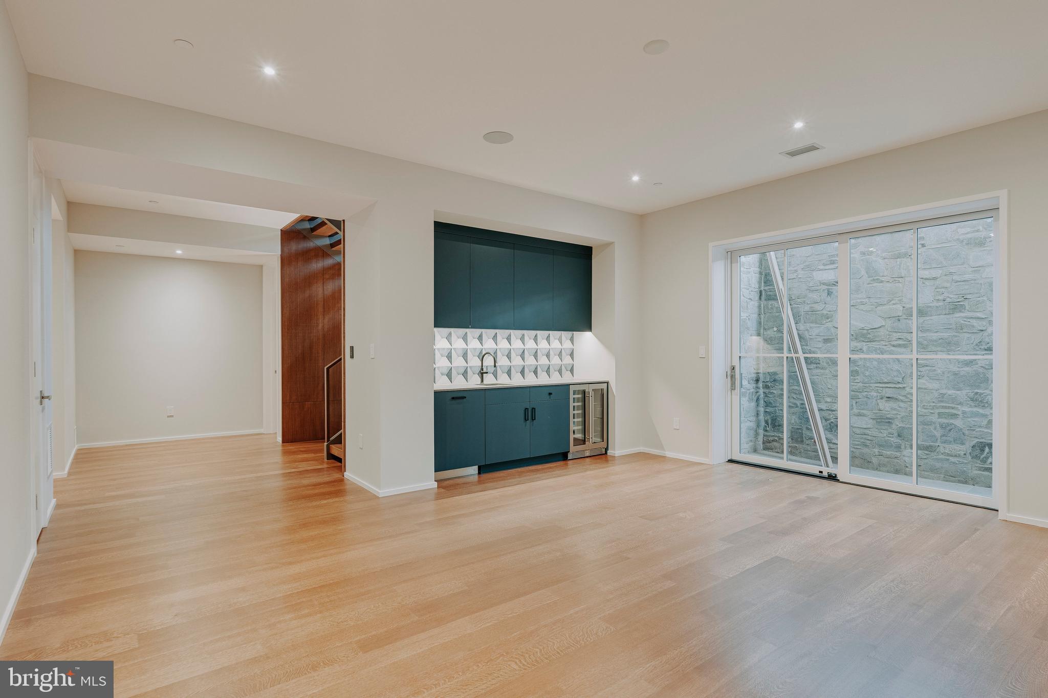 7029 LONGWOOD DRIVE
