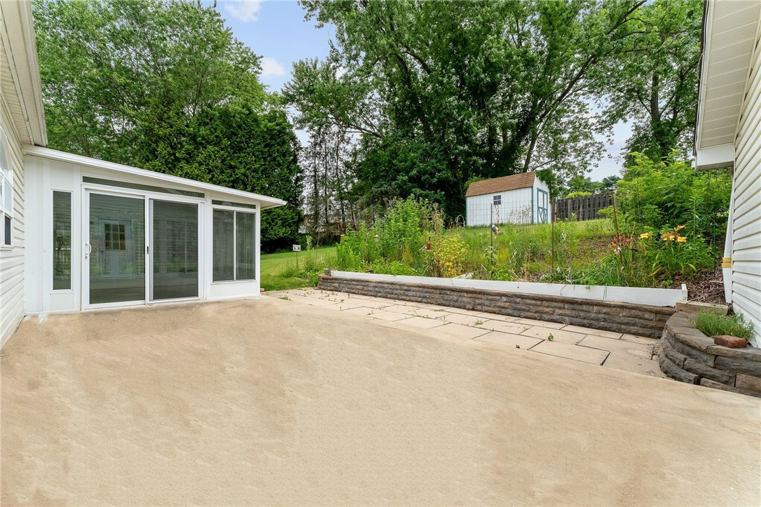 1475 E Beau