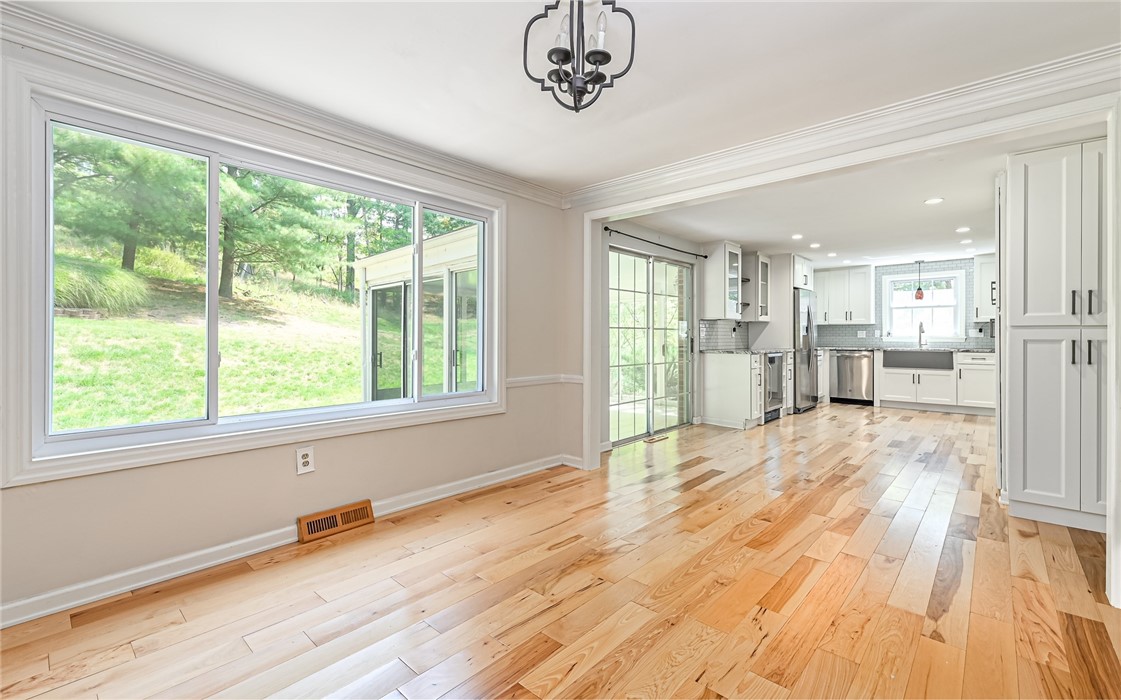 1571 Montgomery Rd