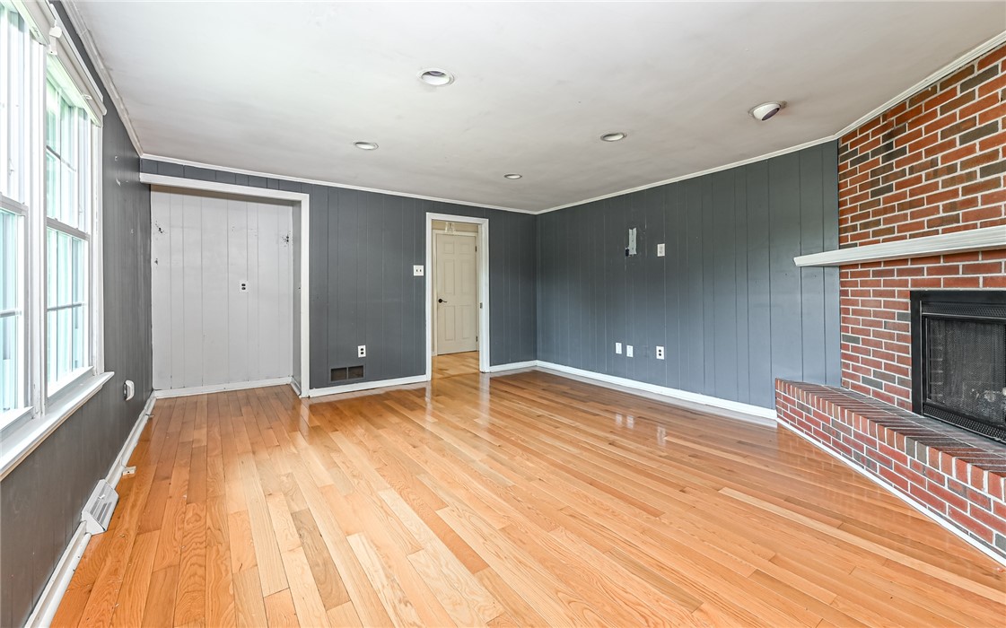 1571 Montgomery Rd
