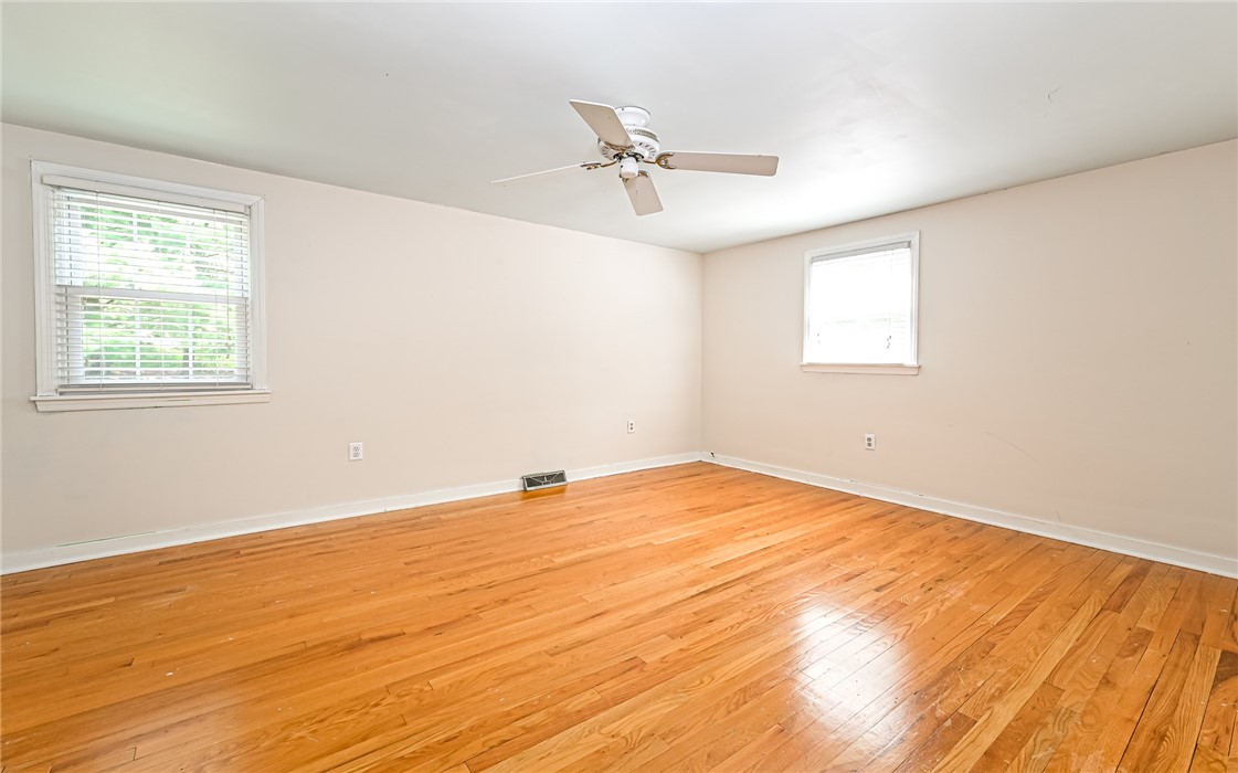 1571 Montgomery Rd