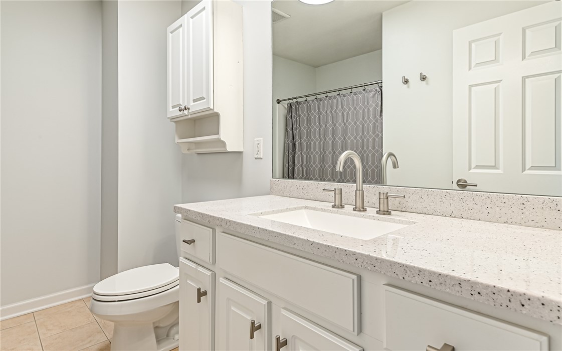 202 Lakeview Ct