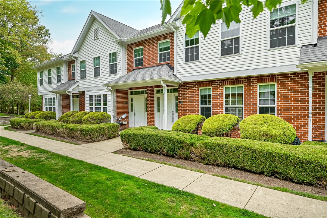 202 Lakeview Ct