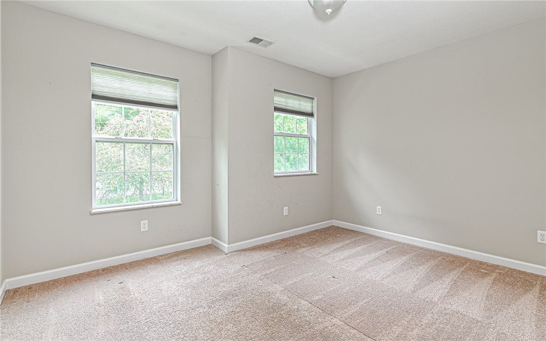 202 Lakeview Ct