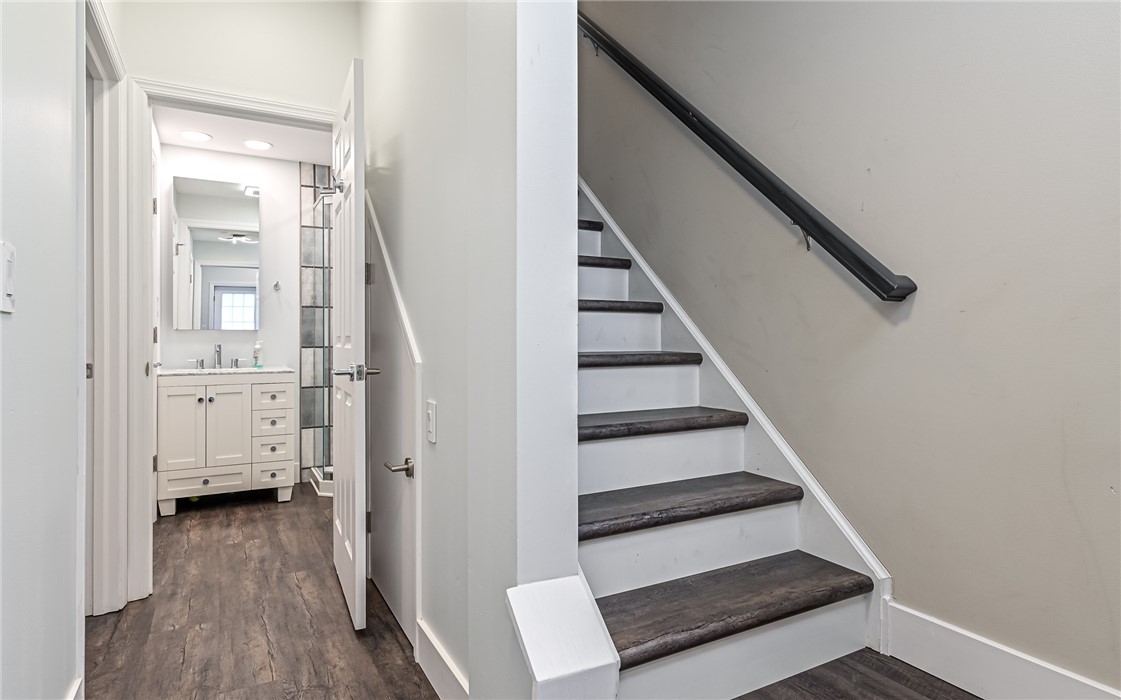 202 Lakeview Ct
