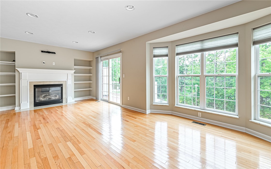 202 Lakeview Ct