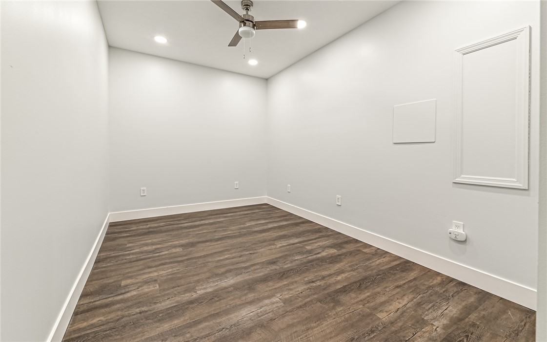 202 Lakeview Ct