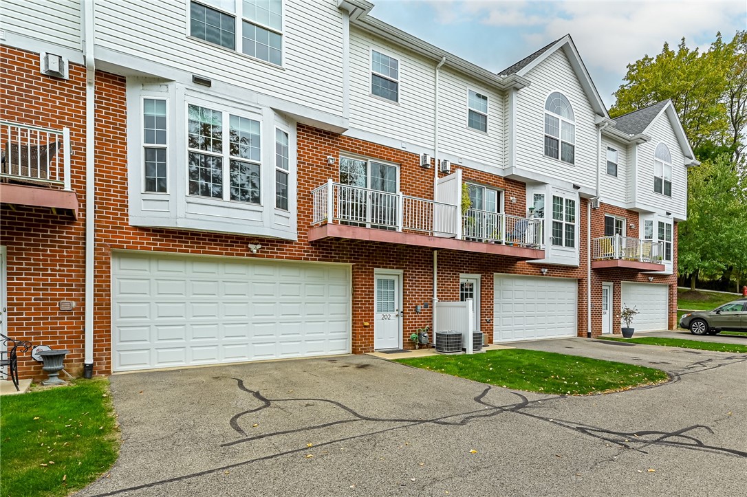 202 Lakeview Ct