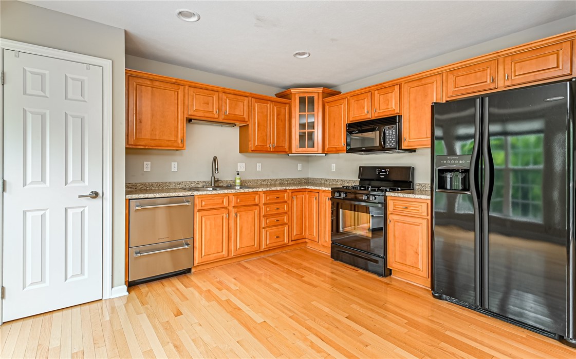 202 Lakeview Ct