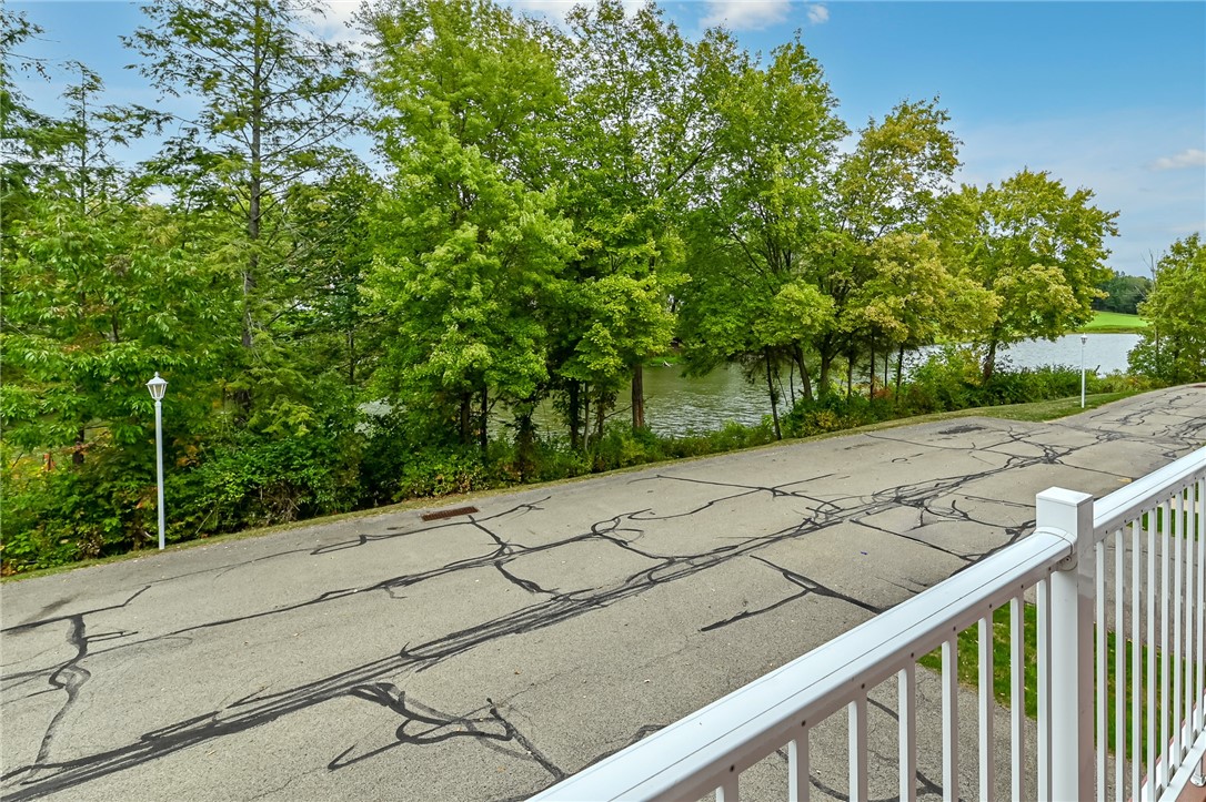 202 Lakeview Ct