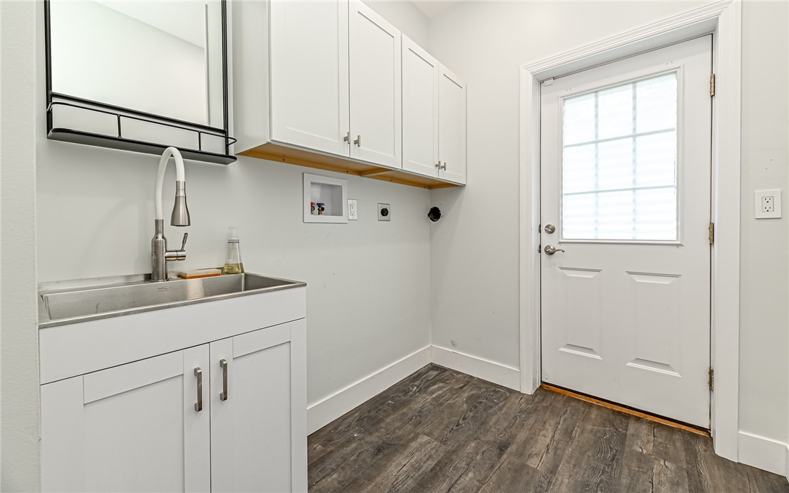 202 Lakeview Ct