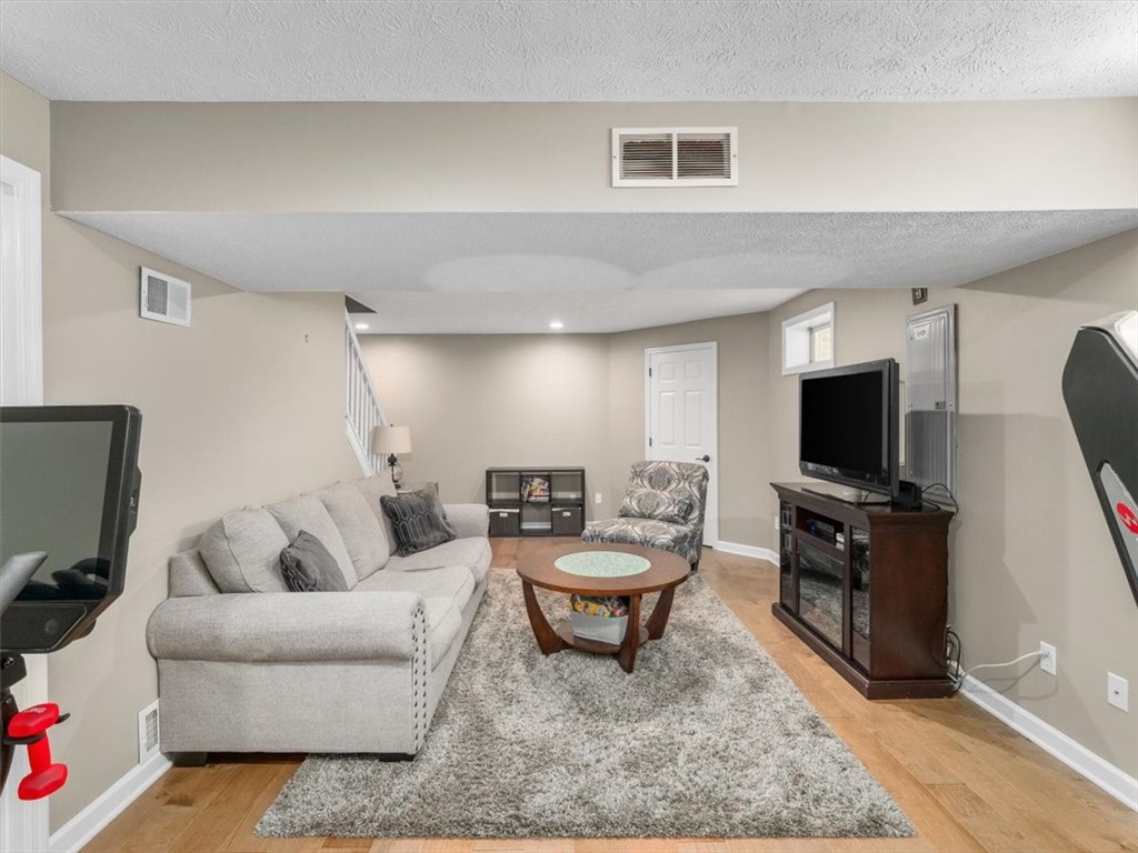 1645 Pinehurst Ct