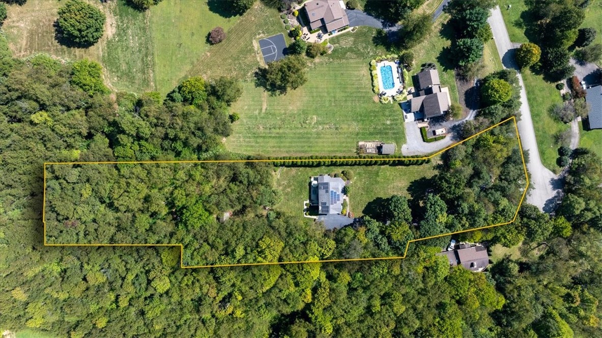 136 Heathercroft Dr