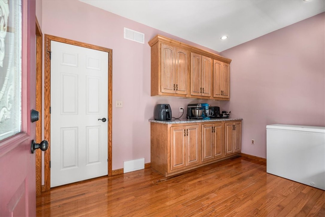 136 Heathercroft Dr