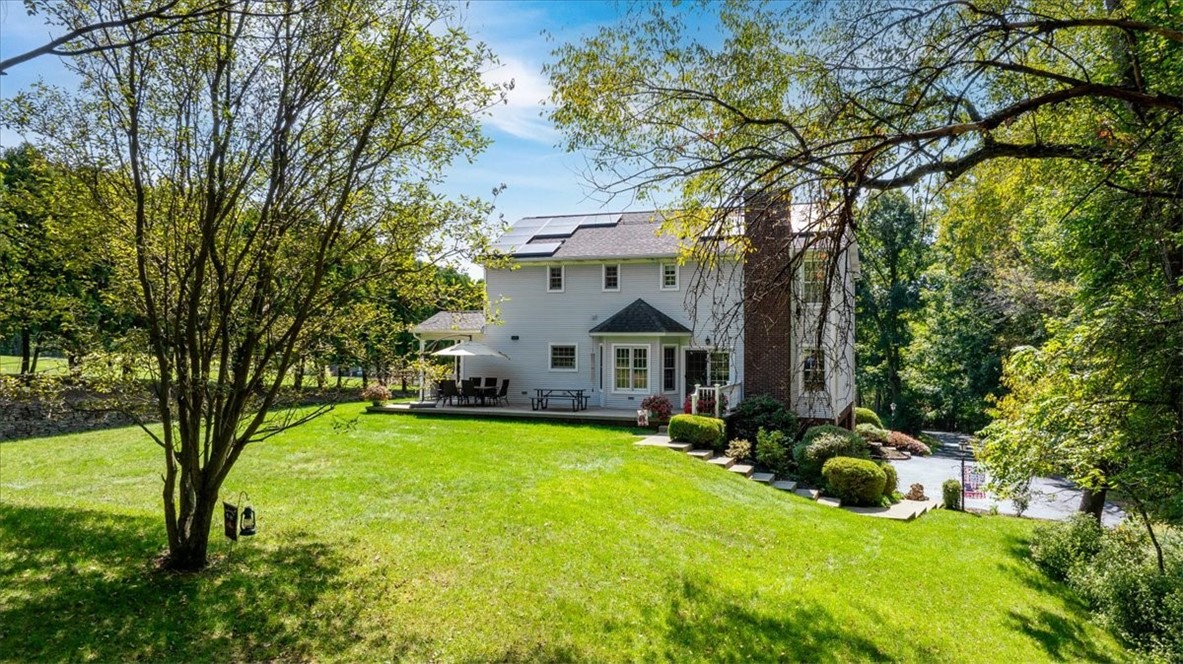 136 Heathercroft Dr