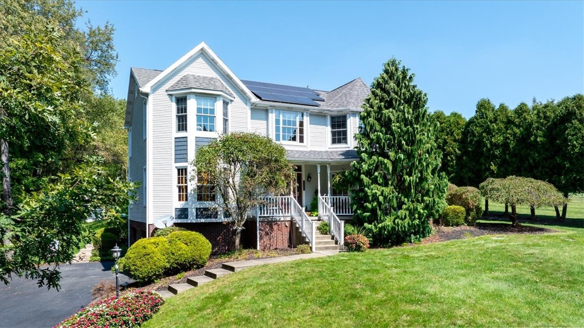 136 Heathercroft Dr