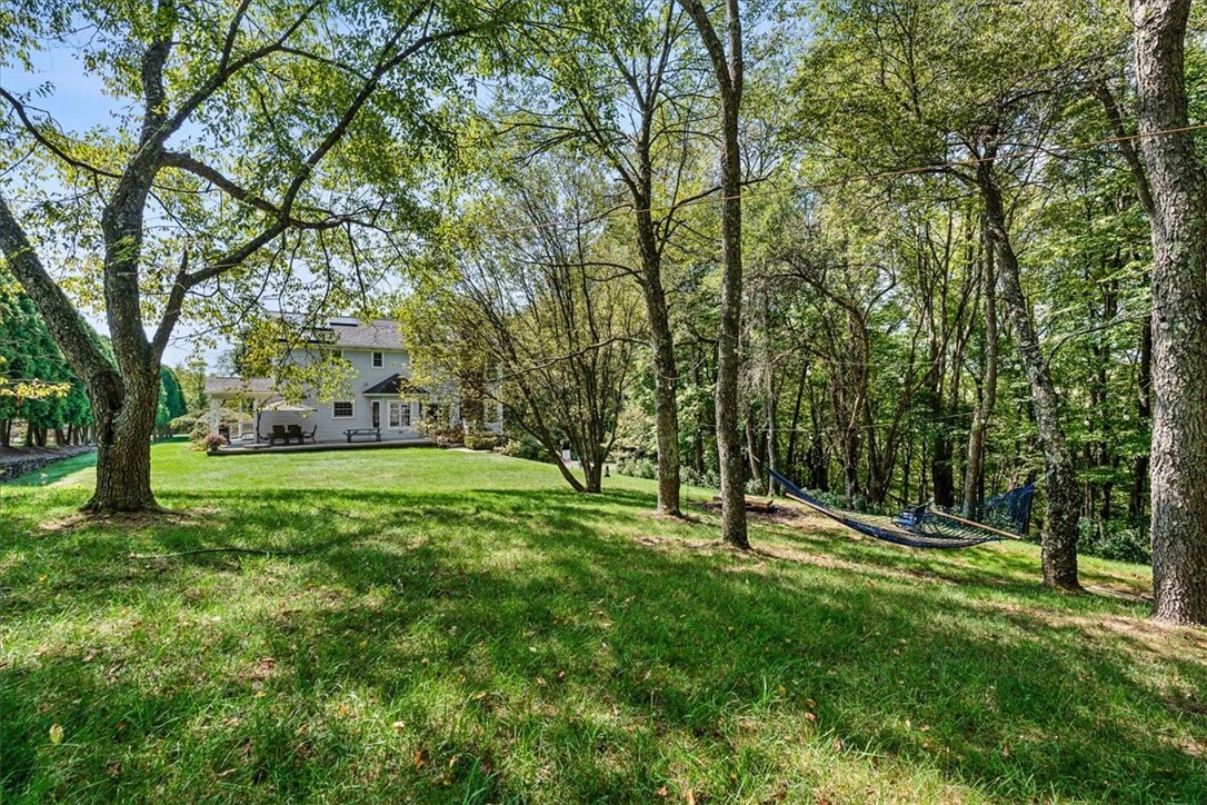 136 Heathercroft Dr