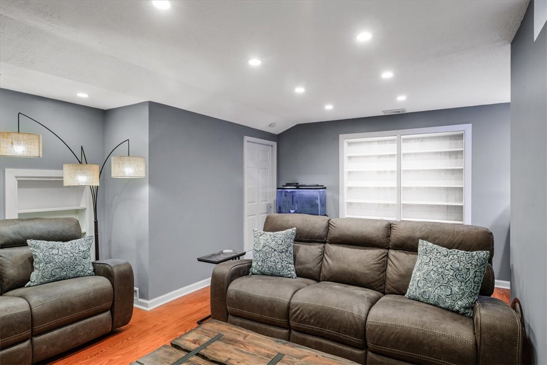 136 Heathercroft Dr