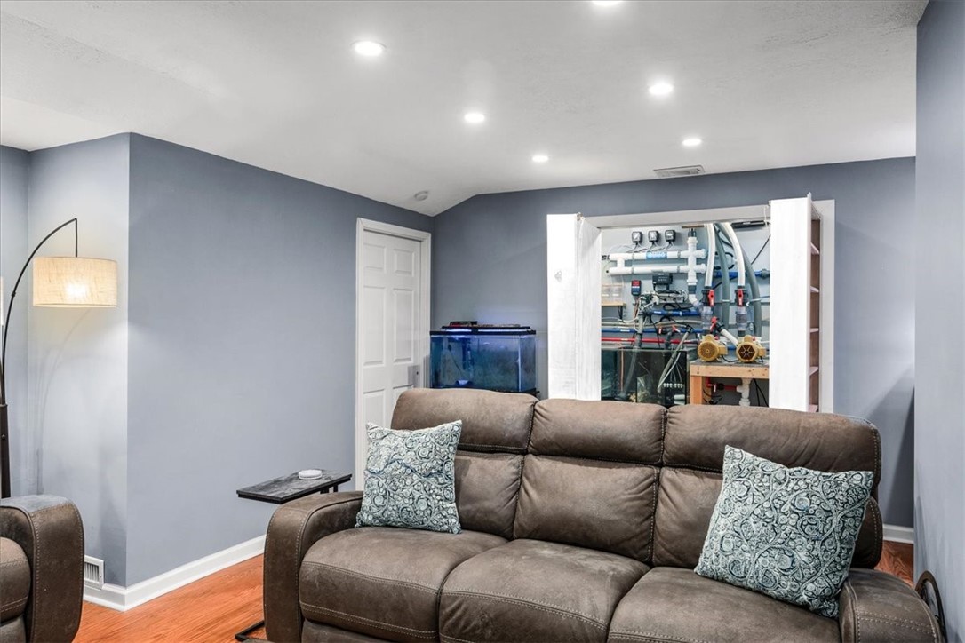 136 Heathercroft Dr