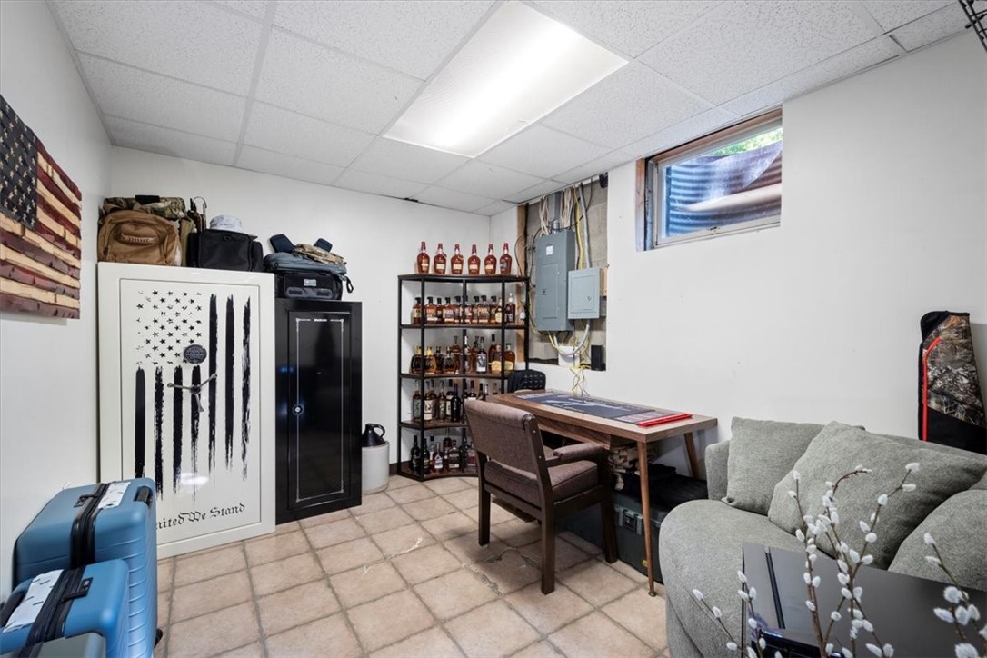 4015 Watters Ln