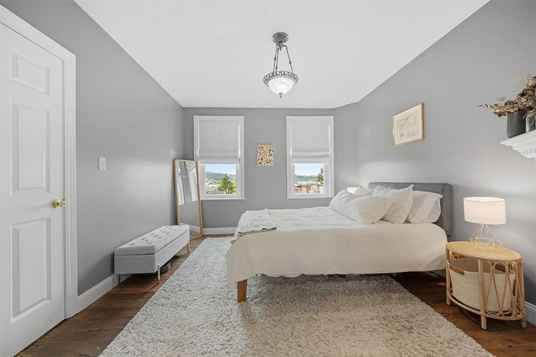 1721 Buena Vista St