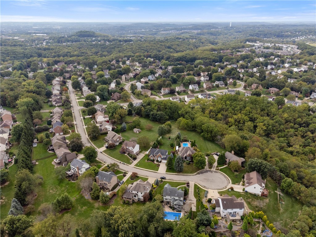 233 Meadowbrook Dr