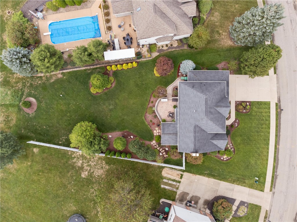 233 Meadowbrook Dr