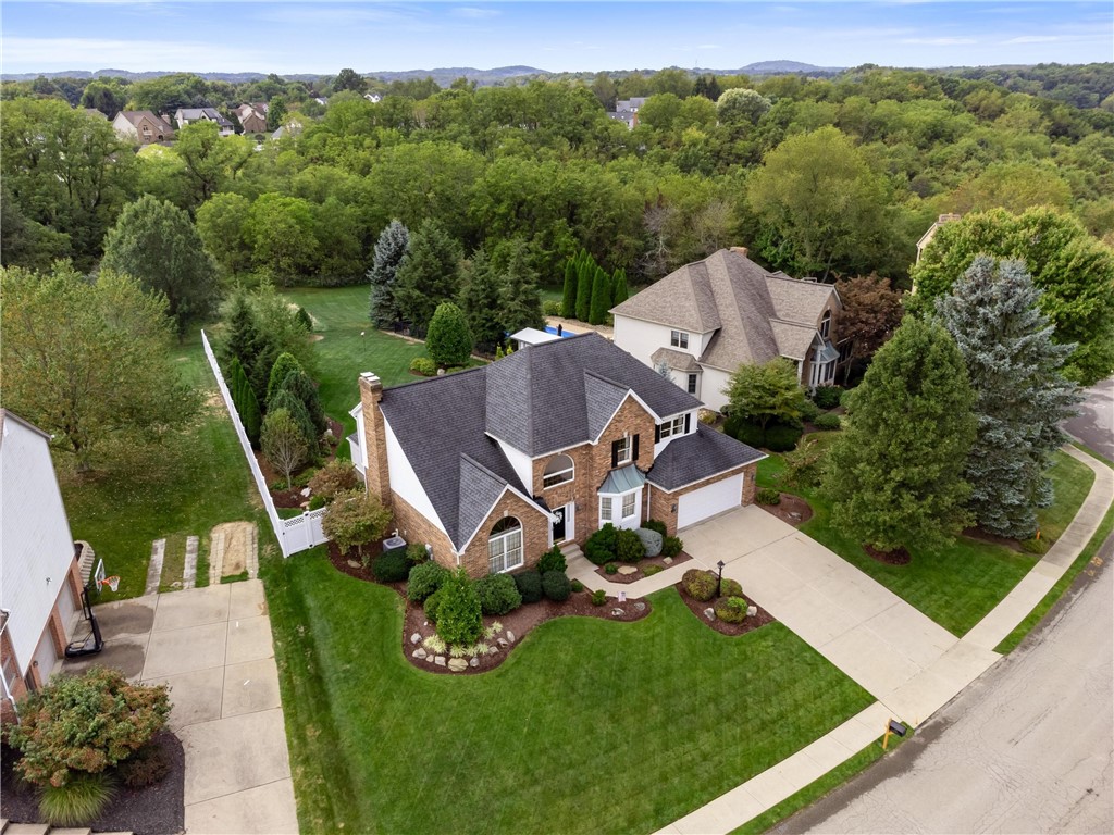 233 Meadowbrook Dr
