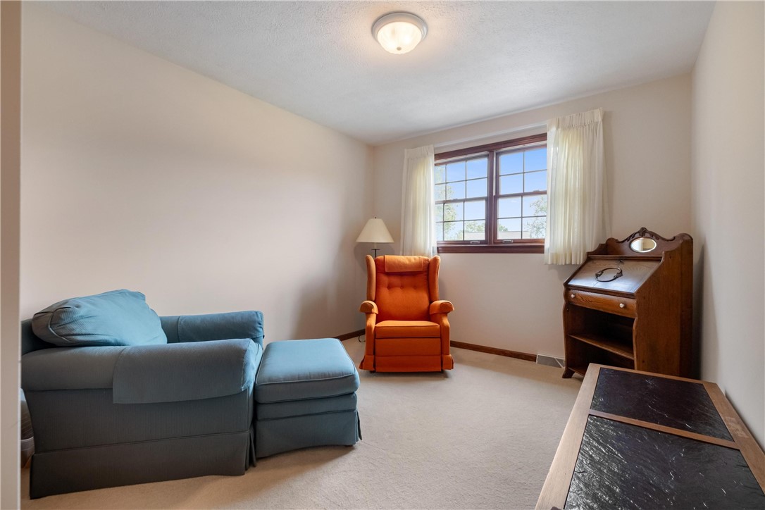 233 Meadowbrook Dr
