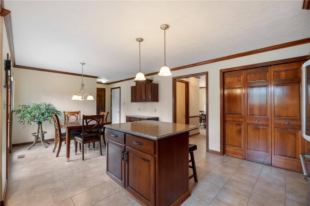 233 Meadowbrook Dr