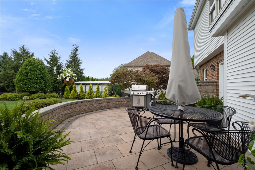 233 Meadowbrook Dr