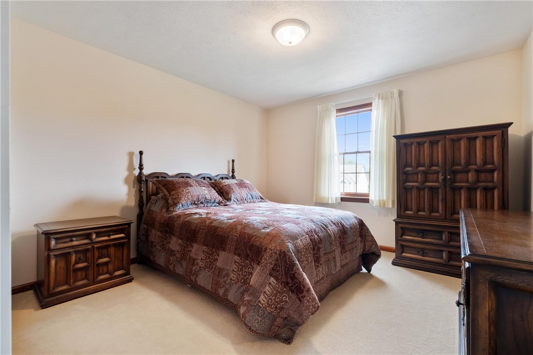 233 Meadowbrook Dr