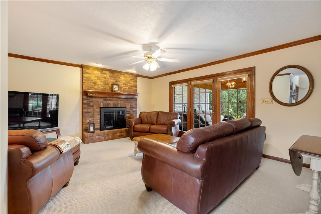 233 Meadowbrook Dr