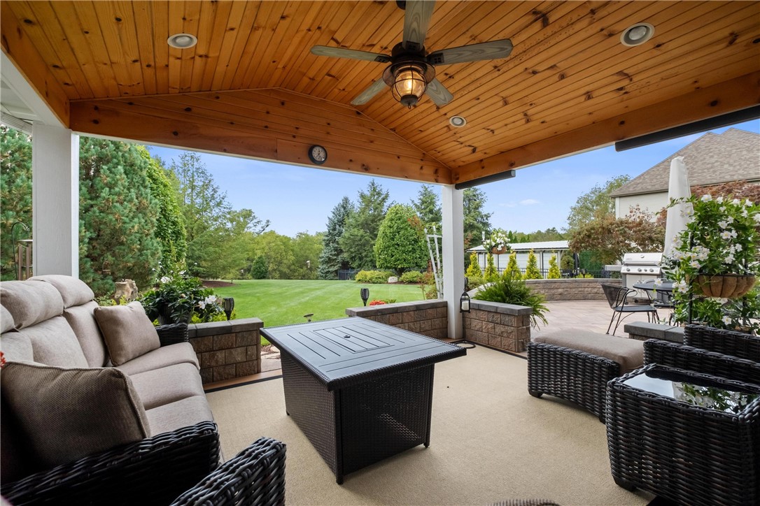233 Meadowbrook Dr